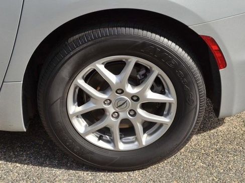 Used 2024 Chrysler Pacifica Touring-L image 12