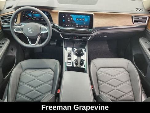 Used 2024 Volkswagen Atlas SE w/ Panoramic Sunroof Package FWD image 27