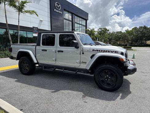 Used 2022 Jeep Gladiator Mojave w/ Trailer Tow Package AWD/4WD image 6