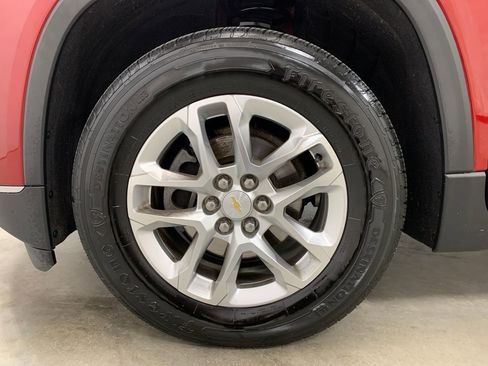Used 2018 Chevrolet Traverse LT FWD image 2