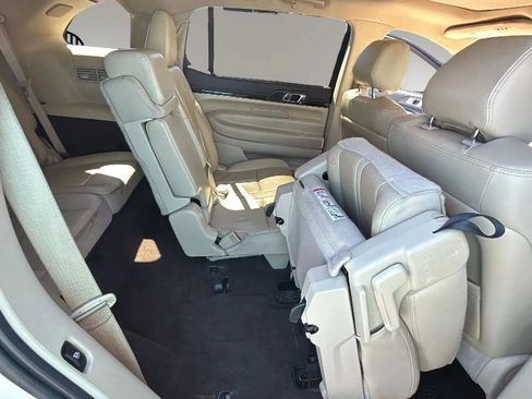 Used 2019 Lincoln MKT AWD image 39