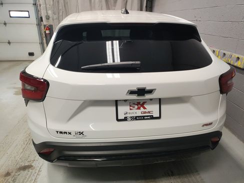 Certified 2024 Chevrolet Trax RS w/ Driver Confidence Package image 22