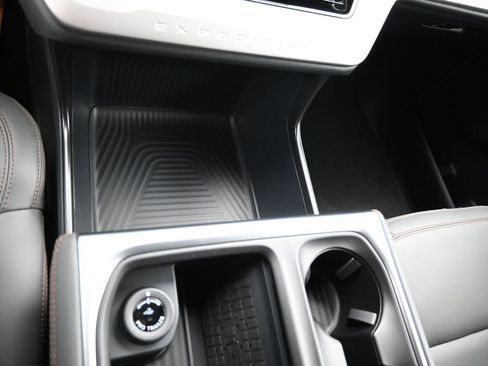 New 2025 Ford Expedition Active AWD/4WD image 18