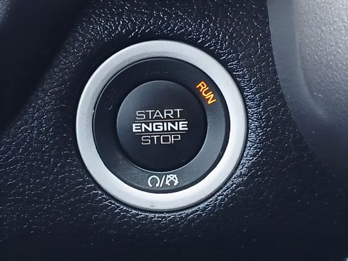 Used 2022 RAM 1500 Laramie AWD/4WD image 21