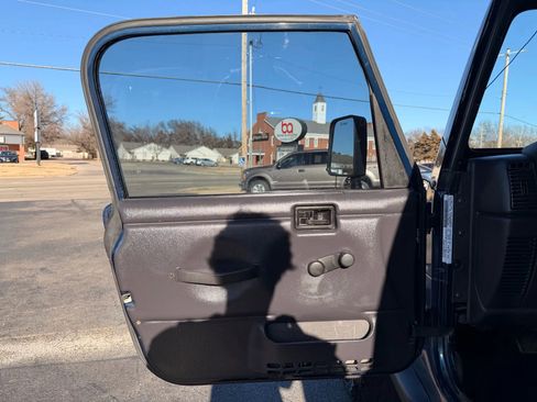 Used 2001 Jeep Wrangler Sport image 9