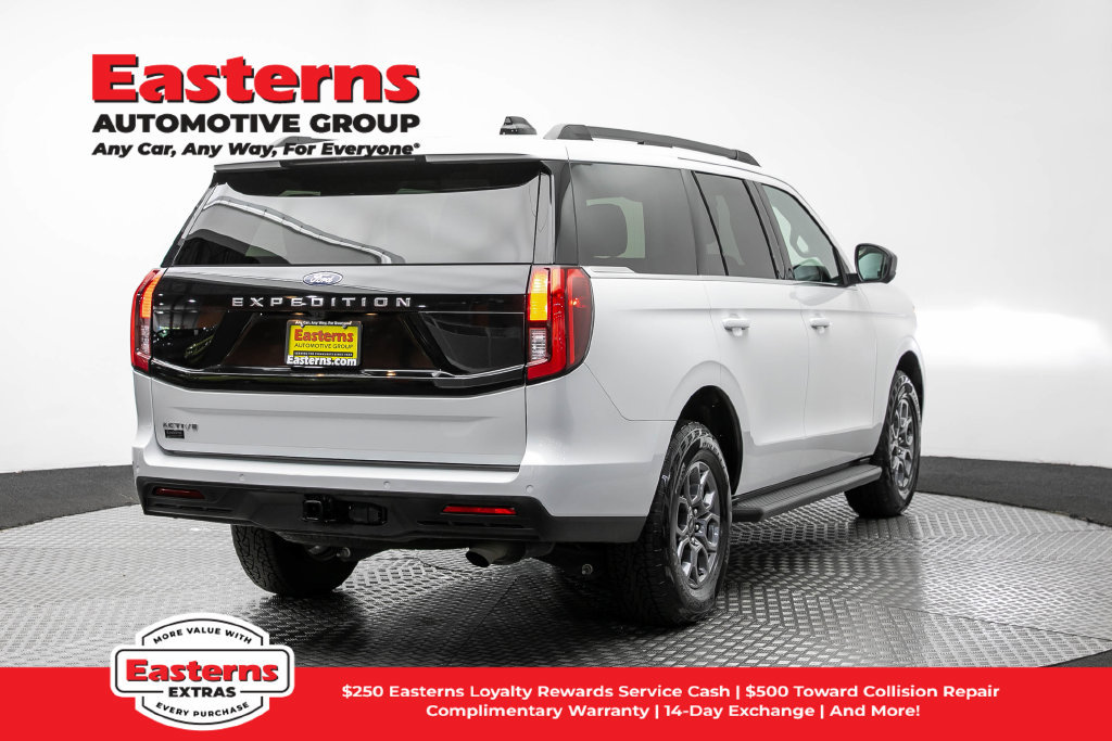 Used 2025 Ford Expedition Active AWD/4WD image 6
