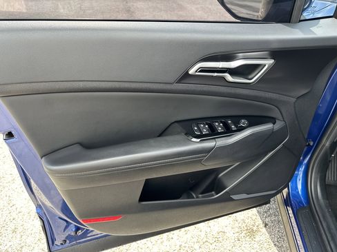 Used 2024 Kia Sportage EX image 11