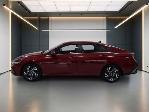 Certified 2024 Hyundai Elantra Limited FWD image 2