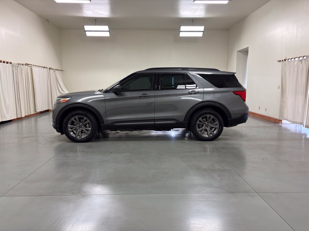 Used 2021 Ford Explorer XLT w/ Equipment Group 202A AWD/4WD image 5