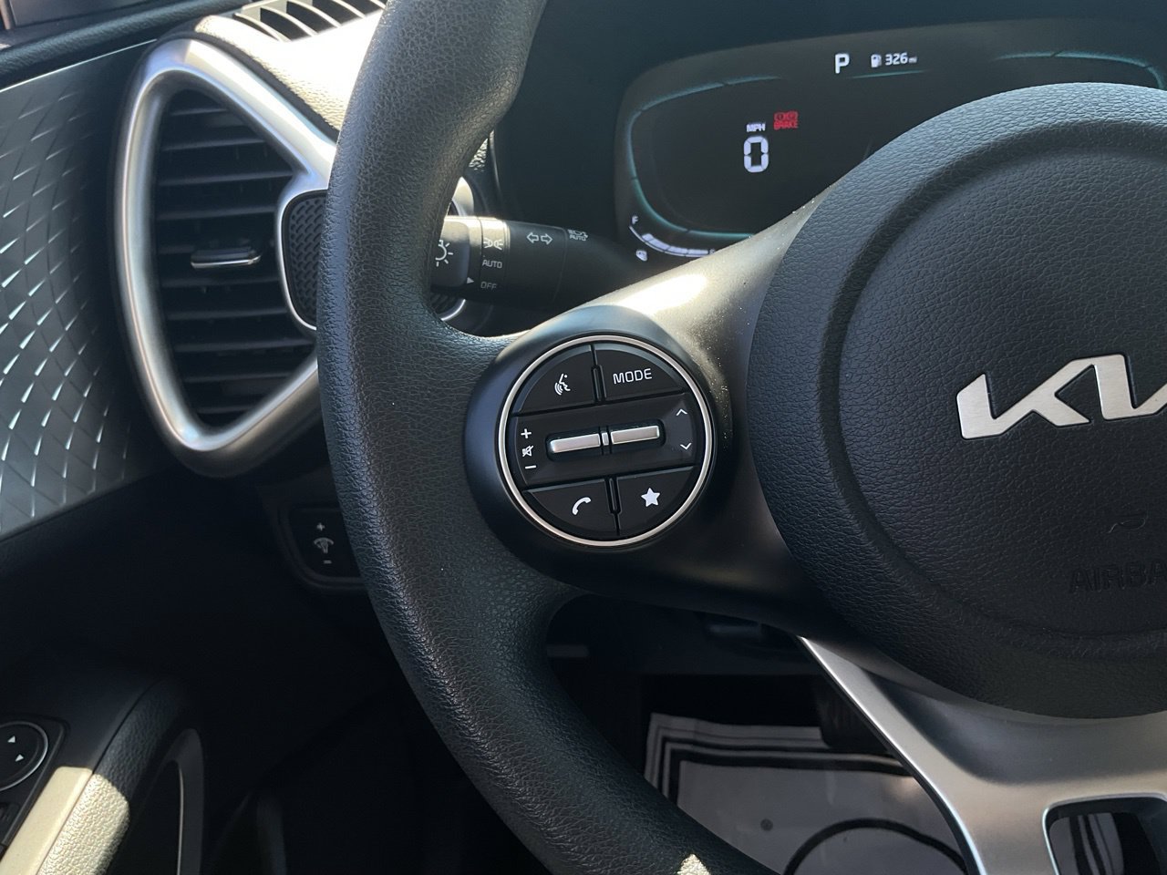 Used 2025 Kia Soul LX w/ LX Technology Package FWD image 33