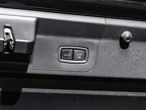 Used 2018 Porsche Panamera 4 image 51