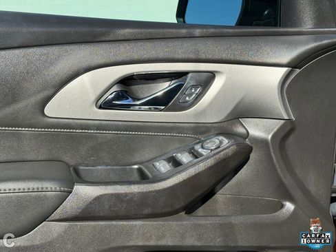 Used 2023 Chevrolet Traverse LT image 17