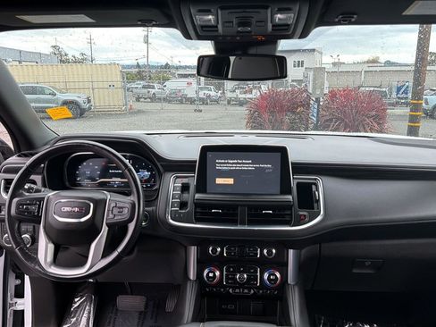 Used 2023 GMC Yukon SLT w/ SLT Premium Package image 12