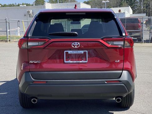 Used 2024 Toyota RAV4 LE FWD image 5