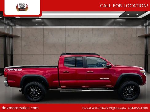 Used 2017 Toyota Tacoma TRD Off-Road AWD/4WD image 6