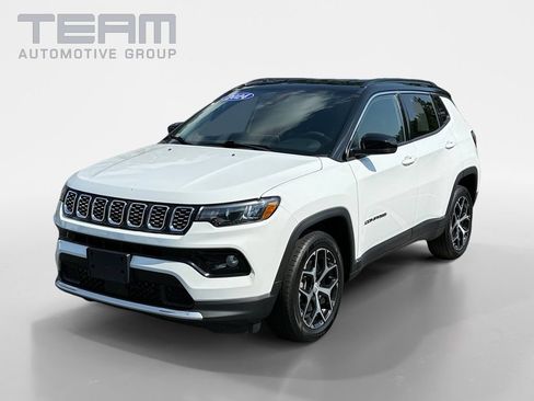 Used 2024 Jeep Compass Limited AWD/4WD image 3