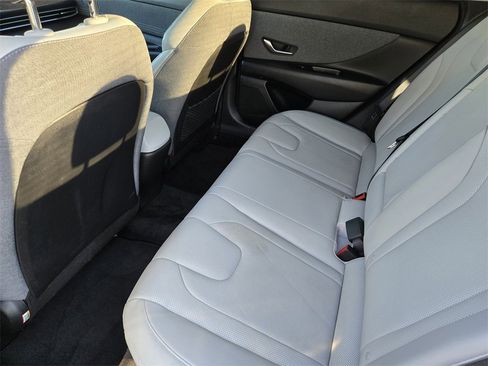 Used 2023 Hyundai Elantra Limited image 30