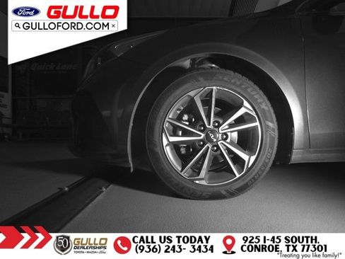Used 2023 Kia Forte LXS FWD image 9