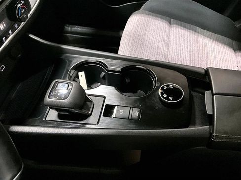 Used 2022 Nissan Rogue S image 17