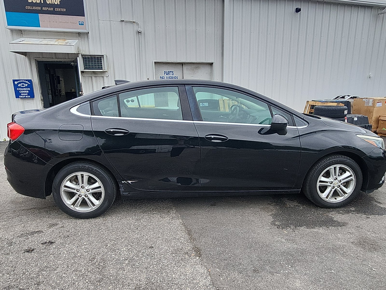 Used 2017 Chevrolet Cruze LT w/ Convenience Package FWD image 6
