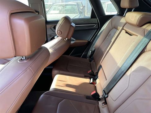 Used 2022 Audi Q3 2.0T Premium image 16