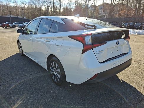 Used 2019 Toyota Prius LE image 5