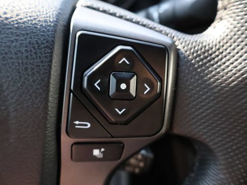 Used 2020 Toyota Tacoma TRD Off-Road AWD/4WD image 33