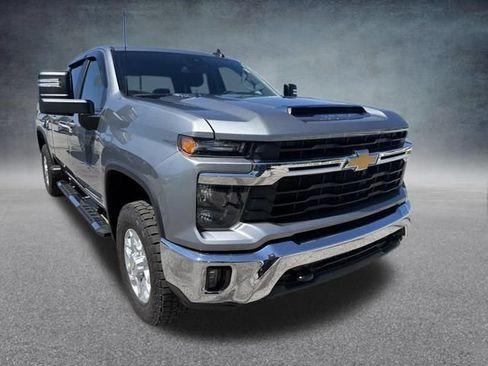 Used 2024 Chevrolet Silverado 2500 LT w/ Convenience Package AWD/4WD image 5
