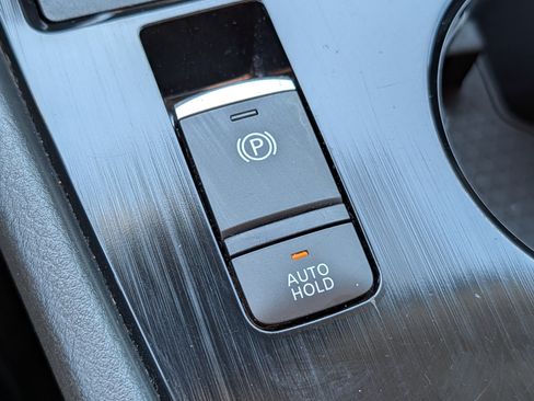 Used 2024 Nissan Rogue S AWD/4WD image 33