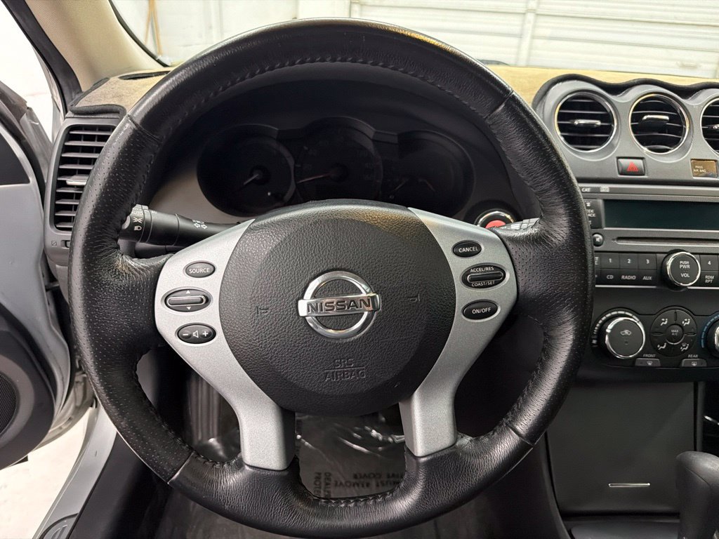 Used 2009 Nissan Altima 3.5 SE FWD image 15