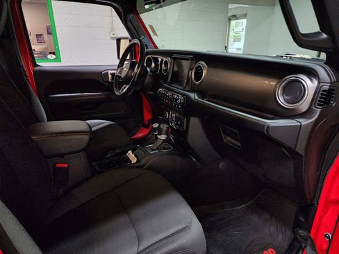 Used 2020 Jeep Wrangler Unlimited Sahara image 24