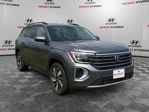 Used 2024 Volkswagen Atlas SE AWD/4WD image 1