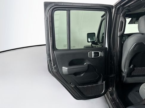 Used 2025 Jeep Wrangler Unlimited Rubicon AWD/4WD image 24