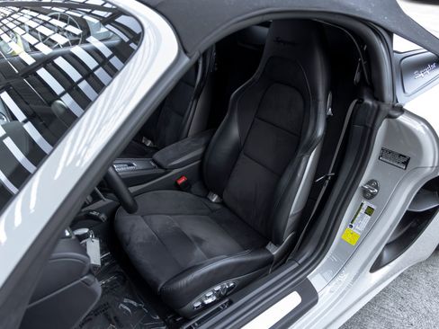 Used 2021 Porsche 718 Boxster Spyder RWD image 5