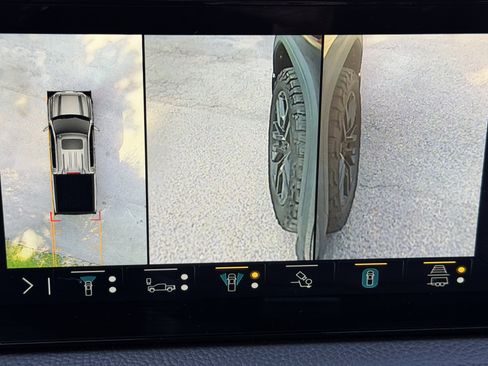 Used 2023 GMC Sierra 1500 Denali w/ Technology Package AWD/4WD image 15
