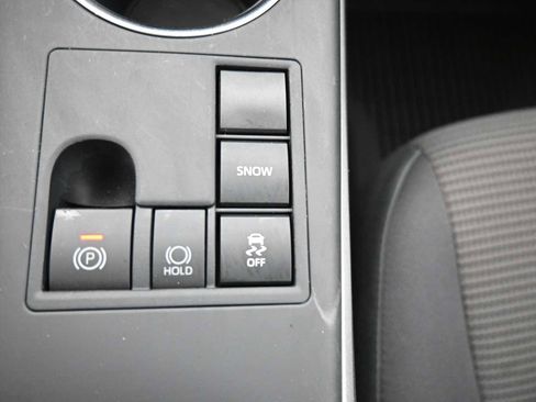 Used 2025 Toyota Highlander LE image 9