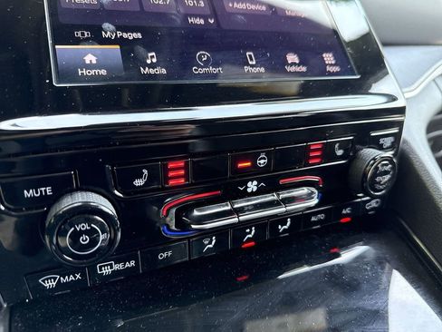 Used 2024 Jeep Grand Cherokee Altitude image 34