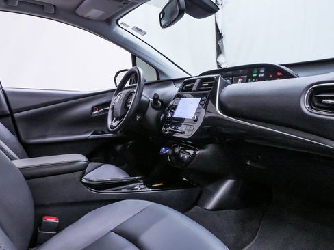 Used 2020 Toyota Prius XLE image 12