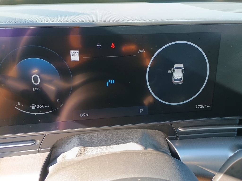 Used 2025 Hyundai Kona Limited FWD image 28