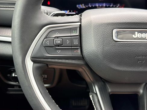 Used 2025 Jeep Grand Cherokee Laredo X w/ Luxury Tech Group I AWD/4WD image 15