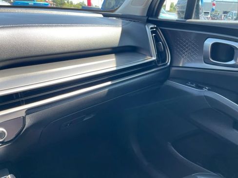 Used 2025 Kia Sorento EX w/ Panoramic Sunroof Package FWD image 25