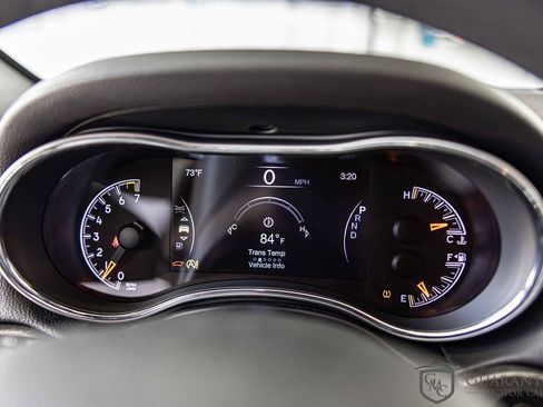 Used 2018 Jeep Grand Cherokee Altitude image 20