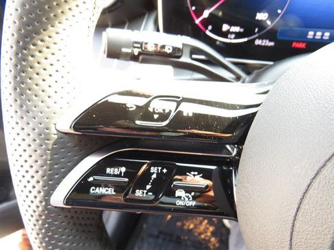 Used 2025 Mercedes-Benz GLC 300 4MATIC image 11