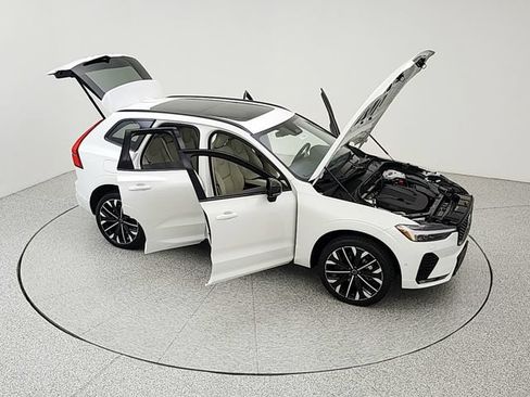 Certified 2026 Volvo XC60 B5 Ultra AWD/4WD image 40