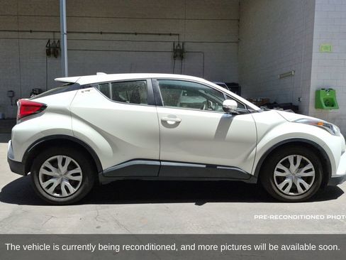 Used 2019 Toyota C-HR LE FWD image 4