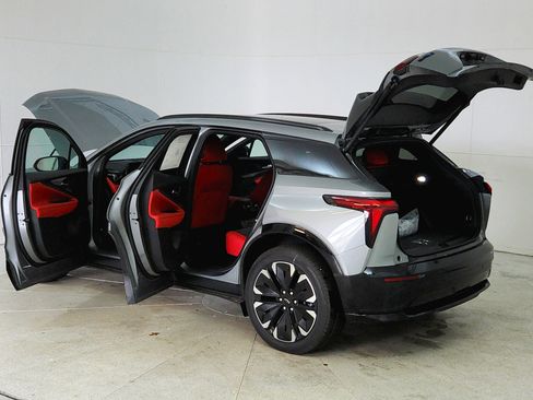 New 2025 Chevrolet Blazer EV RS image 11