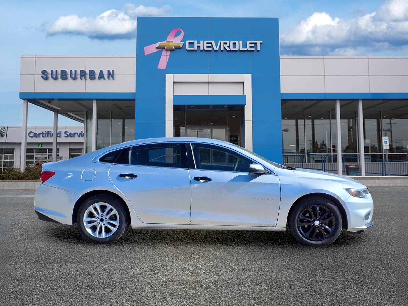 Used 2017 Chevrolet Malibu LT w/ Leather Package FWD image 4