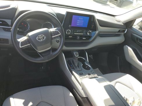 Used 2023 Toyota Highlander LE AWD/4WD image 10