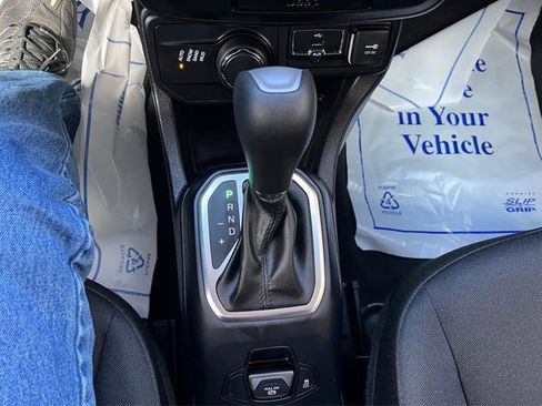 Used 2018 Jeep Renegade Sport w/ Power & Air Group image 13