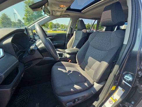 Used 2019 Toyota RAV4 XLE w/ Convenience Package FWD image 15